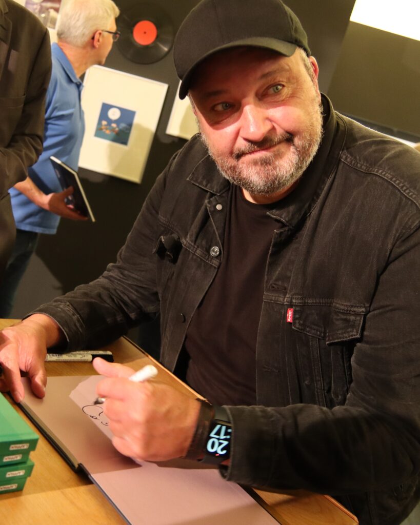 Oli Hilbring signiert